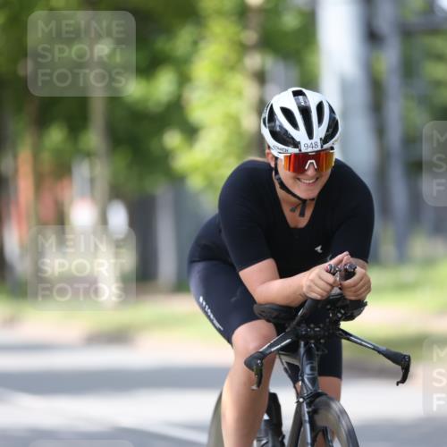 10.08.2025 - GEWOBA Citytriathlon Bremen Yannick Fuchs http://msf.ph/oto/8549418 10.08.2025 13:26:30 Radfahren 918, 948, 962 meine-sportfotos.de