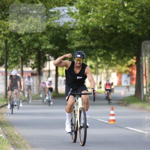 10.08.2025 - GEWOBA Citytriathlon Bremen Yannick Fuchs http://msf.ph/oto/8549419 10.08.2025 12:18:34 Radfahren 584, 637, 642, 652, 678, 680, 759, 763, 781, 855, 919, 973, 1015, 1029 meine-sportfotos.de