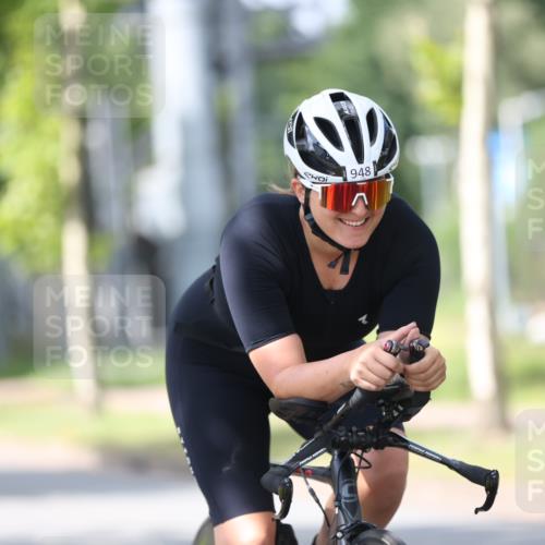 10.08.2025 - GEWOBA Citytriathlon Bremen Yannick Fuchs http://msf.ph/oto/8549420 10.08.2025 13:26:30 Radfahren 918, 948, 962 meine-sportfotos.de