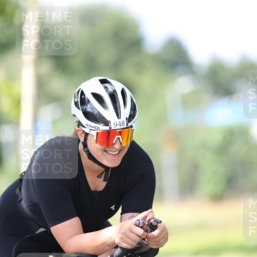 10.08.2025 - GEWOBA Citytriathlon Bremen Yannick Fuchs http://msf.ph/oto/8549423 10.08.2025 13:26:30 Radfahren 918, 948, 962 meine-sportfotos.de
