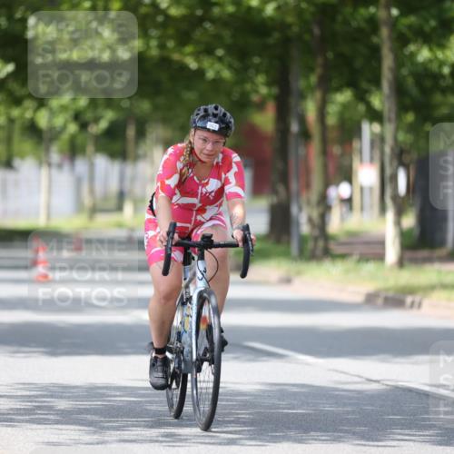 10.08.2025 - GEWOBA Citytriathlon Bremen Yannick Fuchs http://msf.ph/oto/8549427 10.08.2025 13:26:43 Radfahren 809, 962 meine-sportfotos.de