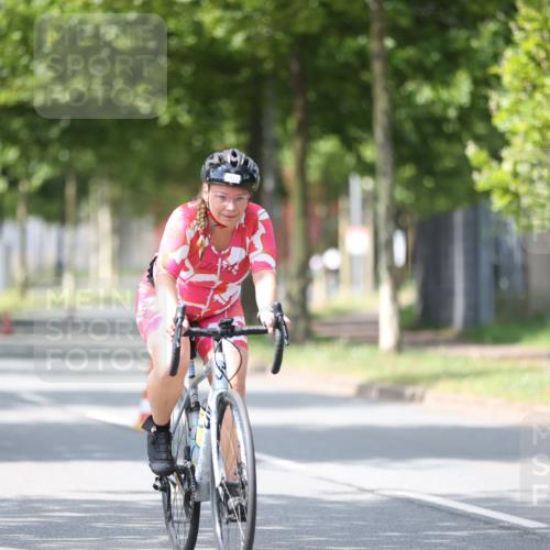 10.08.2025 - GEWOBA Citytriathlon Bremen Yannick Fuchs http://msf.ph/oto/8549428 10.08.2025 13:26:43 Radfahren 809, 962 meine-sportfotos.de