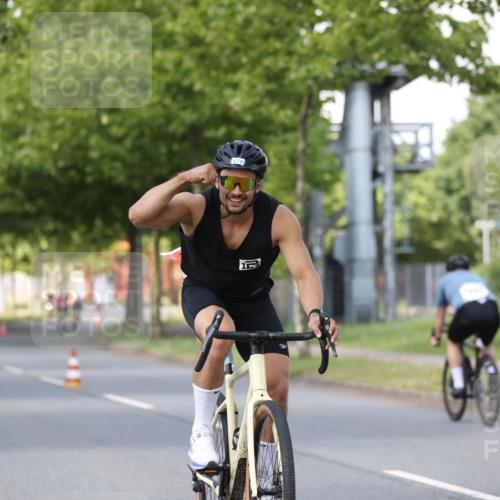 10.08.2025 - GEWOBA Citytriathlon Bremen Yannick Fuchs http://msf.ph/oto/8549433 10.08.2025 12:18:35 Radfahren 584, 637, 642, 652, 678, 680, 759, 763, 781, 855, 919, 973, 1015, 1018, 1029 meine-sportfotos.de