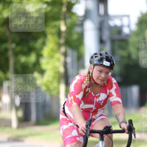 10.08.2025 - GEWOBA Citytriathlon Bremen Yannick Fuchs http://msf.ph/oto/8549435 10.08.2025 13:26:43 Radfahren 809, 962 meine-sportfotos.de