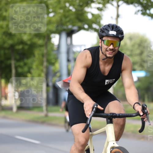 10.08.2025 - GEWOBA Citytriathlon Bremen Yannick Fuchs http://msf.ph/oto/8549437 10.08.2025 12:18:35 Radfahren 584, 637, 642, 652, 678, 680, 759, 763, 781, 855, 919, 973, 1015, 1018, 1029 meine-sportfotos.de