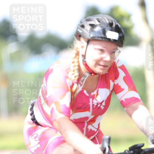 10.08.2025 - GEWOBA Citytriathlon Bremen Yannick Fuchs http://msf.ph/oto/8549442 10.08.2025 13:26:44 Radfahren 809, 962 meine-sportfotos.de