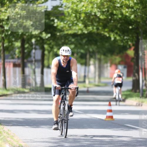 10.08.2025 - GEWOBA Citytriathlon Bremen Yannick Fuchs http://msf.ph/oto/8549453 10.08.2025 13:26:49 Radfahren 809, 962 meine-sportfotos.de
