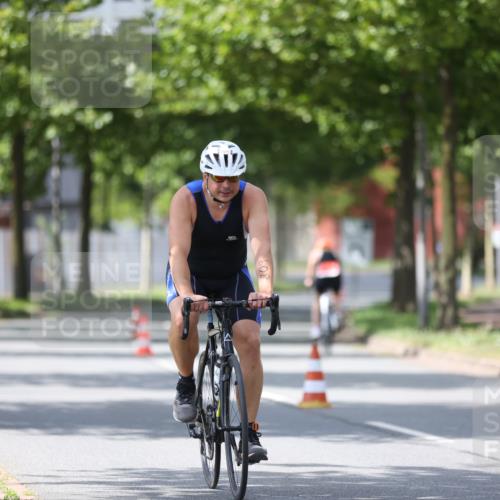 10.08.2025 - GEWOBA Citytriathlon Bremen Yannick Fuchs http://msf.ph/oto/8549457 10.08.2025 13:26:49 Radfahren 809, 962 meine-sportfotos.de