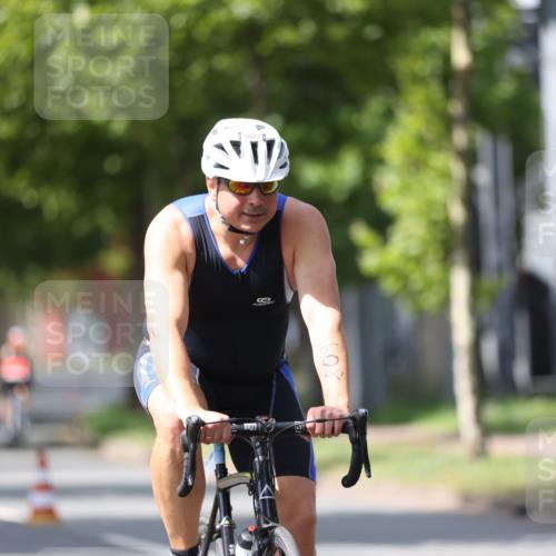 10.08.2025 - GEWOBA Citytriathlon Bremen Yannick Fuchs http://msf.ph/oto/8549460 10.08.2025 13:26:50 Radfahren 809, 962 meine-sportfotos.de