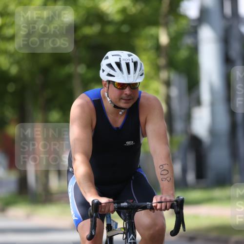 10.08.2025 - GEWOBA Citytriathlon Bremen Yannick Fuchs http://msf.ph/oto/8549462 10.08.2025 13:26:50 Radfahren 809, 962 meine-sportfotos.de