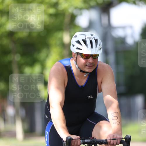 10.08.2025 - GEWOBA Citytriathlon Bremen Yannick Fuchs http://msf.ph/oto/8549464 10.08.2025 13:26:51 Radfahren 809, 962 meine-sportfotos.de
