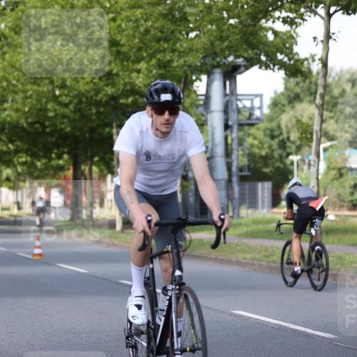 10.08.2025 - GEWOBA Citytriathlon Bremen Yannick Fuchs http://msf.ph/oto/8549470 10.08.2025 12:18:39 Radfahren 584, 637, 642, 652, 678, 680, 759, 781, 789, 790, 855, 919, 1015, 1018, 1029 meine-sportfotos.de