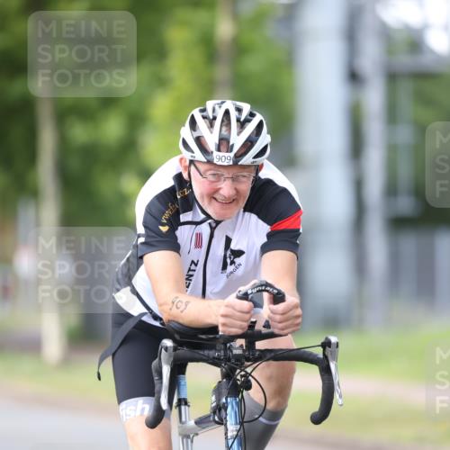 10.08.2025 - GEWOBA Citytriathlon Bremen Yannick Fuchs http://msf.ph/oto/8549479 10.08.2025 13:27:31 Radfahren 909 meine-sportfotos.de