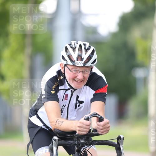 10.08.2025 - GEWOBA Citytriathlon Bremen Yannick Fuchs http://msf.ph/oto/8549481 10.08.2025 13:27:31 Radfahren 909 meine-sportfotos.de