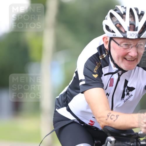 10.08.2025 - GEWOBA Citytriathlon Bremen Yannick Fuchs http://msf.ph/oto/8549486 10.08.2025 13:27:32 Radfahren 909 meine-sportfotos.de
