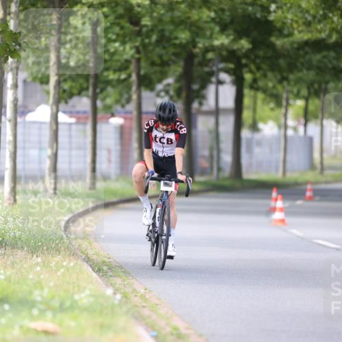 10.08.2025 - GEWOBA Citytriathlon Bremen Yannick Fuchs http://msf.ph/oto/8549487 10.08.2025 13:27:33 Radfahren 909, 958 meine-sportfotos.de