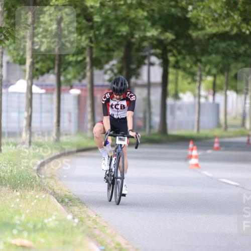 10.08.2025 - GEWOBA Citytriathlon Bremen Yannick Fuchs http://msf.ph/oto/8549490 10.08.2025 13:27:34 Radfahren 909, 958 meine-sportfotos.de