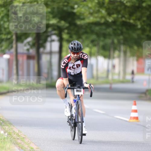 10.08.2025 - GEWOBA Citytriathlon Bremen Yannick Fuchs http://msf.ph/oto/8549494 10.08.2025 13:27:35 Radfahren 909, 958 meine-sportfotos.de