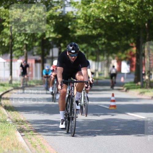 10.08.2025 - GEWOBA Citytriathlon Bremen Yannick Fuchs http://msf.ph/oto/8549496 10.08.2025 12:18:50 Radfahren 556, 642, 652, 759, 781, 789, 790, 825, 853, 978, 982, 1015, 1018, 1029 meine-sportfotos.de