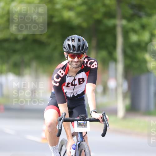 10.08.2025 - GEWOBA Citytriathlon Bremen Yannick Fuchs http://msf.ph/oto/8549497 10.08.2025 13:27:36 Radfahren 909, 958 meine-sportfotos.de