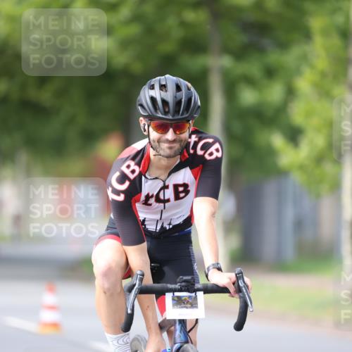 10.08.2025 - GEWOBA Citytriathlon Bremen Yannick Fuchs http://msf.ph/oto/8549498 10.08.2025 13:27:36 Radfahren 909, 958 meine-sportfotos.de