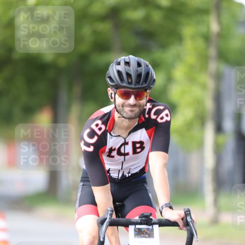 10.08.2025 - GEWOBA Citytriathlon Bremen Yannick Fuchs http://msf.ph/oto/8549500 10.08.2025 13:27:36 Radfahren 909, 958 meine-sportfotos.de