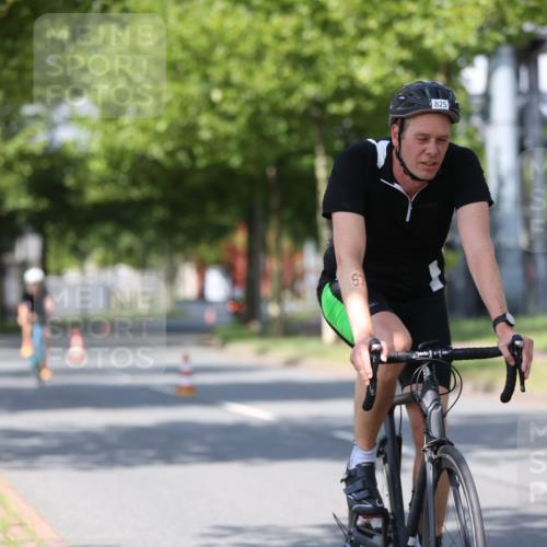 10.08.2025 - GEWOBA Citytriathlon Bremen Yannick Fuchs http://msf.ph/oto/8549528 10.08.2025 12:18:55 Radfahren 556, 789, 790, 825, 853, 978, 982, 1018 meine-sportfotos.de