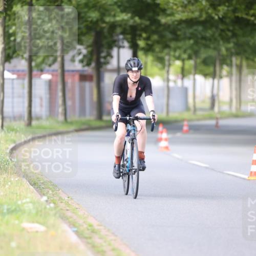 10.08.2025 - GEWOBA Citytriathlon Bremen Yannick Fuchs http://msf.ph/oto/8549531 10.08.2025 13:28:01 Radfahren 941 meine-sportfotos.de