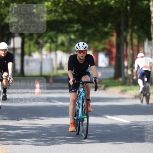 10.08.2025 - GEWOBA Citytriathlon Bremen Yannick Fuchs http://msf.ph/oto/8549540 10.08.2025 12:18:57 Radfahren 556, 789, 790, 825, 853, 978, 982, 1018 meine-sportfotos.de