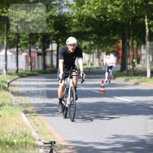 10.08.2025 - GEWOBA Citytriathlon Bremen Yannick Fuchs http://msf.ph/oto/8549546 10.08.2025 12:18:58 Radfahren 556, 789, 790, 825, 853, 978, 982, 1018 meine-sportfotos.de