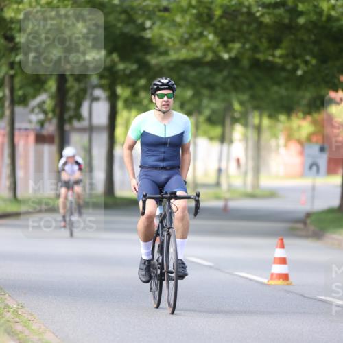 10.08.2025 - GEWOBA Citytriathlon Bremen Yannick Fuchs http://msf.ph/oto/8549556 10.08.2025 13:28:18 Radfahren 746, 903 meine-sportfotos.de