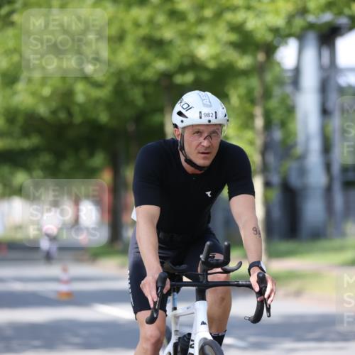 10.08.2025 - GEWOBA Citytriathlon Bremen Yannick Fuchs http://msf.ph/oto/8549557 10.08.2025 12:18:59 Radfahren 556, 789, 790, 825, 853, 978, 982, 1018 meine-sportfotos.de