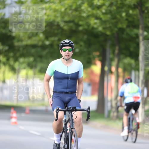 10.08.2025 - GEWOBA Citytriathlon Bremen Yannick Fuchs http://msf.ph/oto/8549560 10.08.2025 13:28:19 Radfahren 746, 903 meine-sportfotos.de