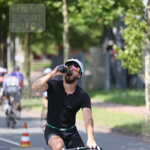 10.08.2025 - GEWOBA Citytriathlon Bremen Yannick Fuchs http://msf.ph/oto/8549565 10.08.2025 12:19:18 Radfahren 709, 750, 762, 804, 1033 meine-sportfotos.de