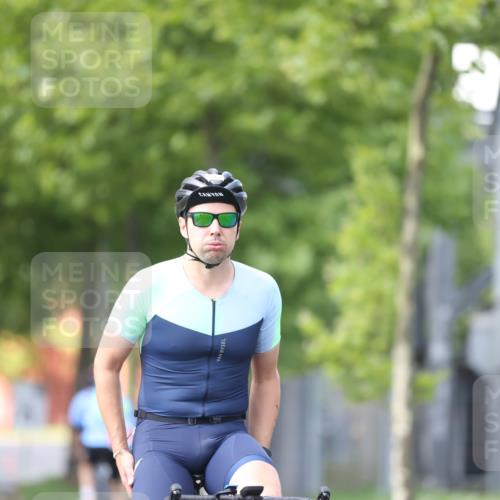 10.08.2025 - GEWOBA Citytriathlon Bremen Yannick Fuchs http://msf.ph/oto/8549569 10.08.2025 13:28:20 Radfahren 746, 903 meine-sportfotos.de