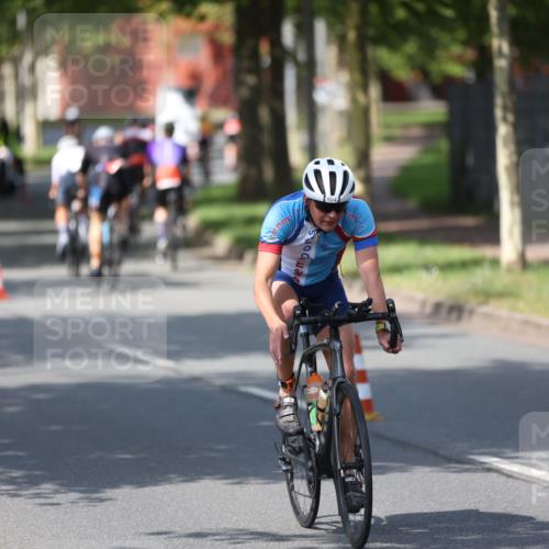 10.08.2025 - GEWOBA Citytriathlon Bremen Yannick Fuchs http://msf.ph/oto/8549570 10.08.2025 12:19:19 Radfahren 709, 750, 762, 804, 872, 1033 meine-sportfotos.de