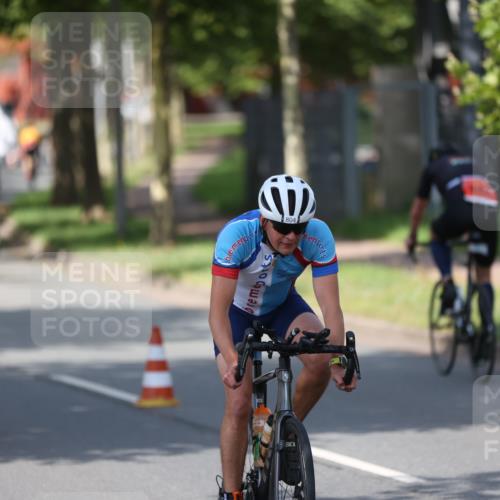 10.08.2025 - GEWOBA Citytriathlon Bremen Yannick Fuchs http://msf.ph/oto/8549574 10.08.2025 12:19:20 Radfahren 709, 750, 762, 804, 872, 1033 meine-sportfotos.de