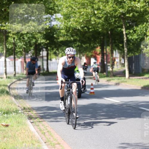 10.08.2025 - GEWOBA Citytriathlon Bremen Yannick Fuchs http://msf.ph/oto/8549584 10.08.2025 12:19:25 Radfahren 709, 750, 762, 804, 872, 1033 meine-sportfotos.de