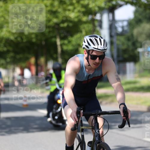 10.08.2025 - GEWOBA Citytriathlon Bremen Yannick Fuchs http://msf.ph/oto/8549589 10.08.2025 12:19:26 Radfahren 709, 750, 762, 804, 872, 1033 meine-sportfotos.de