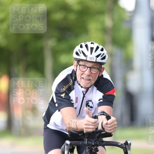 10.08.2025 - GEWOBA Citytriathlon Bremen Yannick Fuchs http://msf.ph/oto/8549597 10.08.2025 13:28:23 Radfahren 746, 903 meine-sportfotos.de