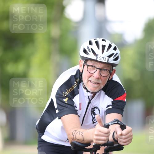 10.08.2025 - GEWOBA Citytriathlon Bremen Yannick Fuchs http://msf.ph/oto/8549599 10.08.2025 13:28:23 Radfahren 746, 903 meine-sportfotos.de