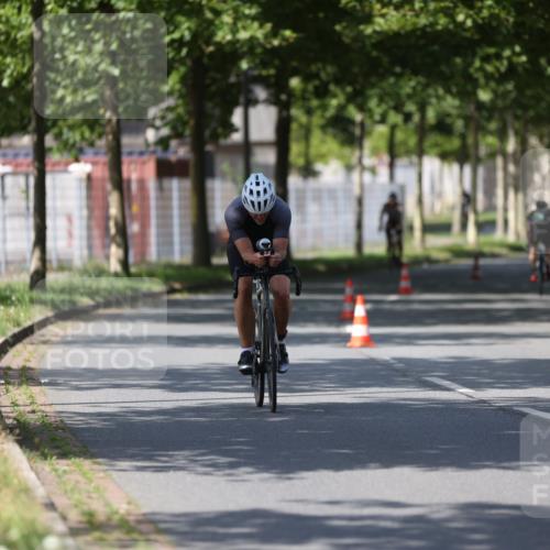 10.08.2025 - GEWOBA Citytriathlon Bremen Yannick Fuchs http://msf.ph/oto/8549605 10.08.2025 12:19:29 Radfahren 749, 762, 804, 872, 1033 meine-sportfotos.de