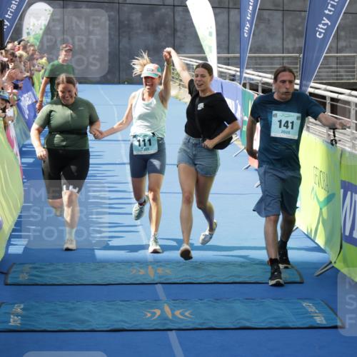 10.08.2025 - GEWOBA Citytriathlon Bremen H.Heesch http://msf.ph/oto/8549609 10.08.2025 11:38:09 Ziel 111, 141 meine-sportfotos.de
