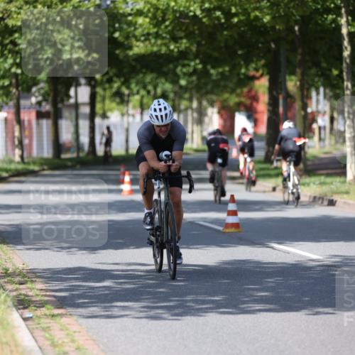 10.08.2025 - GEWOBA Citytriathlon Bremen Yannick Fuchs http://msf.ph/oto/8549615 10.08.2025 12:19:30 Radfahren 749, 762, 804, 872, 1033 meine-sportfotos.de