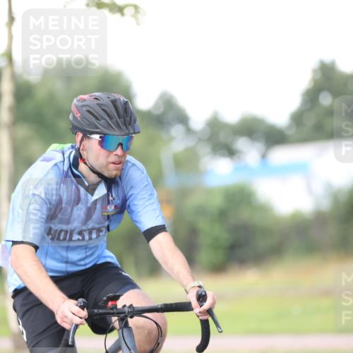 10.08.2025 - GEWOBA Citytriathlon Bremen Yannick Fuchs http://msf.ph/oto/8549618 10.08.2025 13:29:19 Radfahren 638, 980, 1032 meine-sportfotos.de