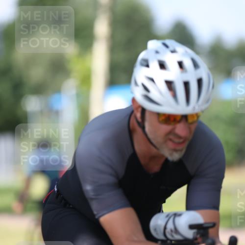 10.08.2025 - GEWOBA Citytriathlon Bremen Yannick Fuchs http://msf.ph/oto/8549625 10.08.2025 12:19:32 Radfahren 554, 749, 762, 804, 872, 1033 meine-sportfotos.de