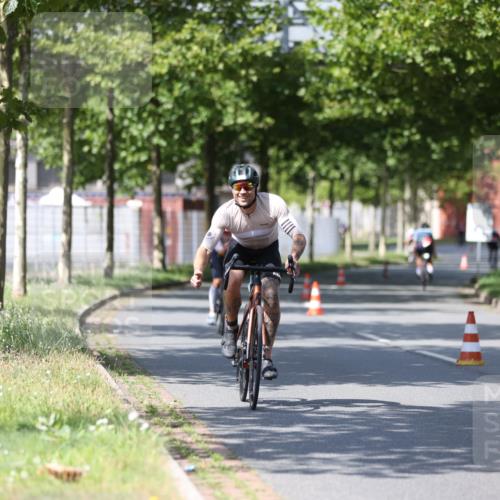 10.08.2025 - GEWOBA Citytriathlon Bremen Yannick Fuchs http://msf.ph/oto/8549628 10.08.2025 12:19:38 Radfahren 554, 719, 749, 872, 1033 meine-sportfotos.de