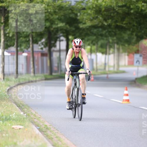 10.08.2025 - GEWOBA Citytriathlon Bremen Yannick Fuchs http://msf.ph/oto/8549637 10.08.2025 13:29:34 Radfahren 980, 1032 meine-sportfotos.de