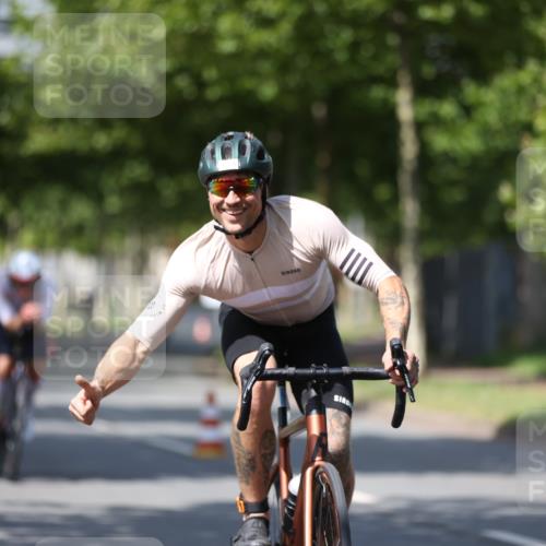 10.08.2025 - GEWOBA Citytriathlon Bremen Yannick Fuchs http://msf.ph/oto/8549638 10.08.2025 12:19:39 Radfahren 554, 719, 749, 872, 1033 meine-sportfotos.de