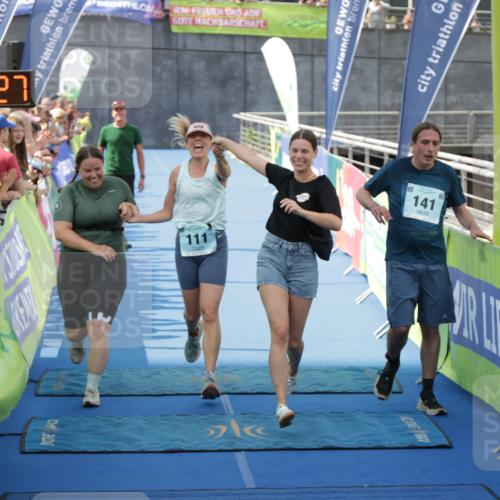 10.08.2025 - GEWOBA Citytriathlon Bremen H.Heesch http://msf.ph/oto/8549639 10.08.2025 11:38:09 Ziel 111, 141 meine-sportfotos.de